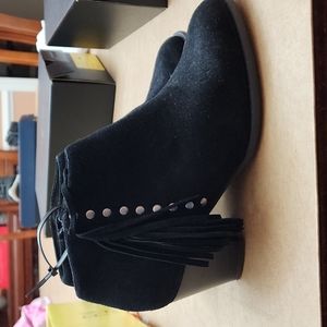 VIONIC WOMEN'S BLACK SUEDE SIDE ZIP BLOCK HEEL TVW4750 STUDDED FRINGE BOOTIES